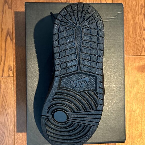 Nike Air Jordan 1 Low, Triple Black - Picture 3 of 6